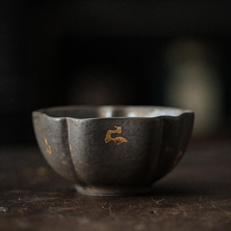 Ceramic-Polygon-Bowl-with-Golden-Flakes-petaled