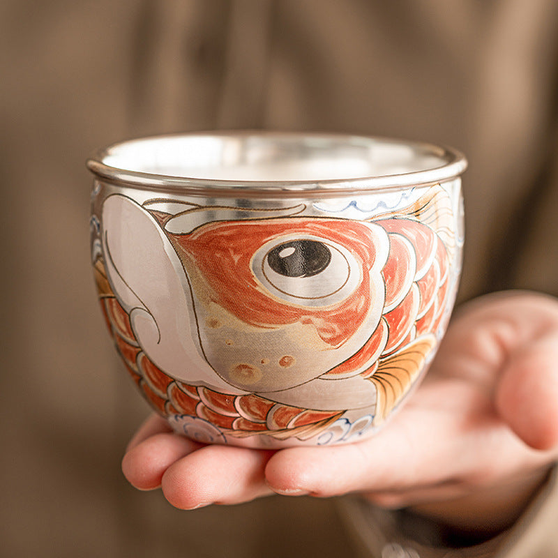 Silver-Gilt-Ceramic-Cup-with-Gift-Box-in-hand